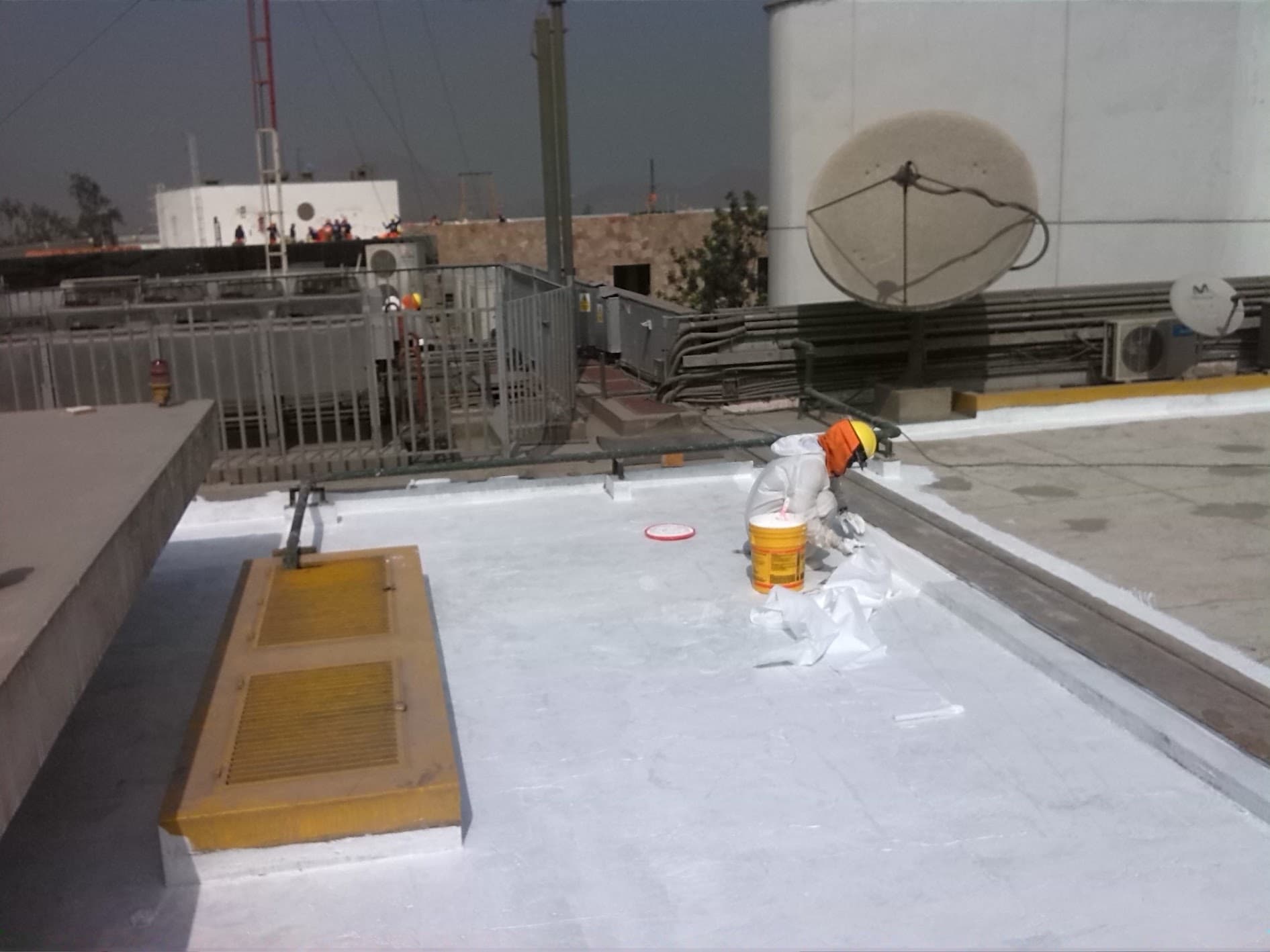 Impermeabilización de 4,500 m² de losa en sede principal de banco — foto 15