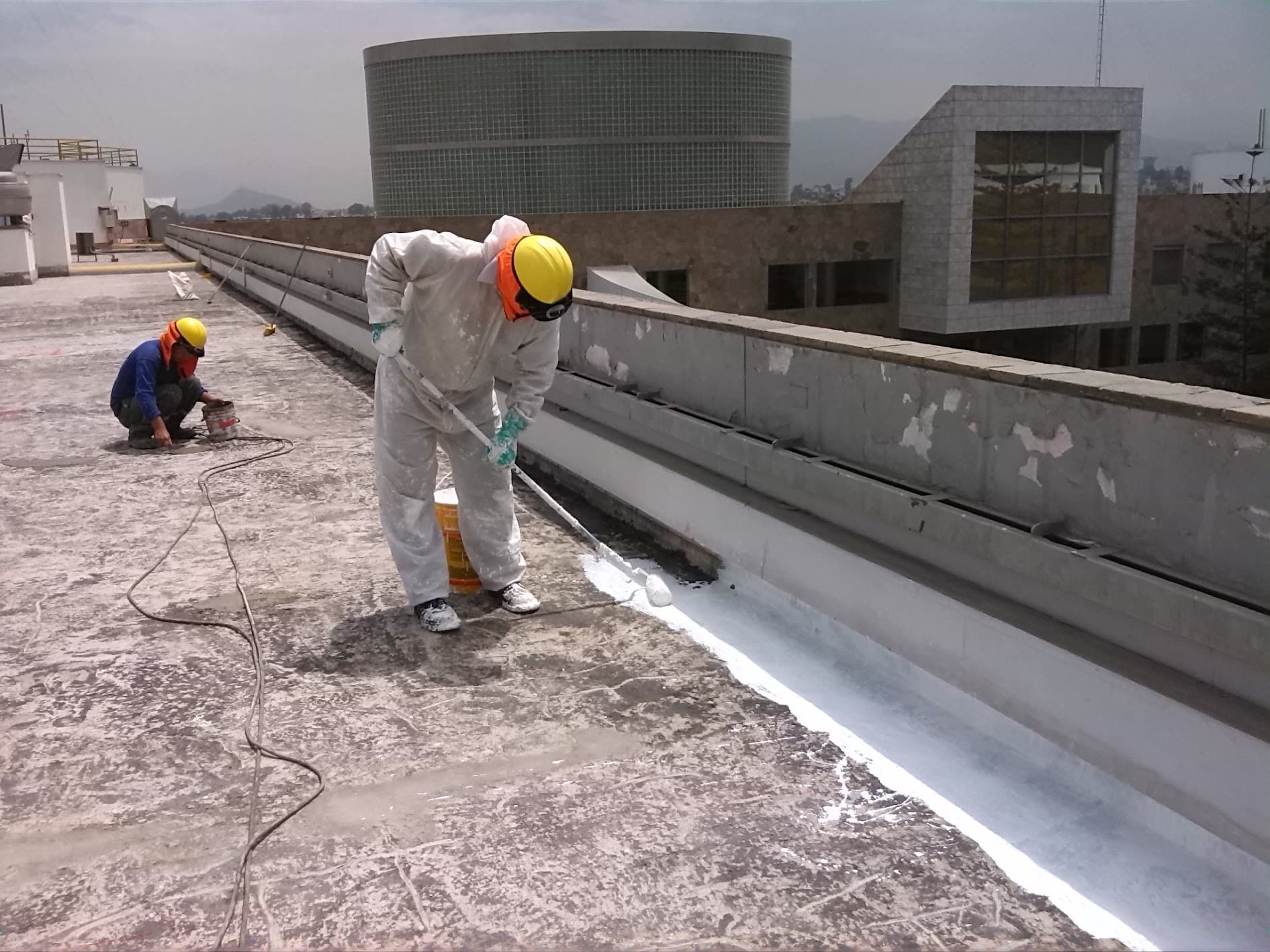 Impermeabilización de 4,500 m² de losa en sede principal de banco — foto 4