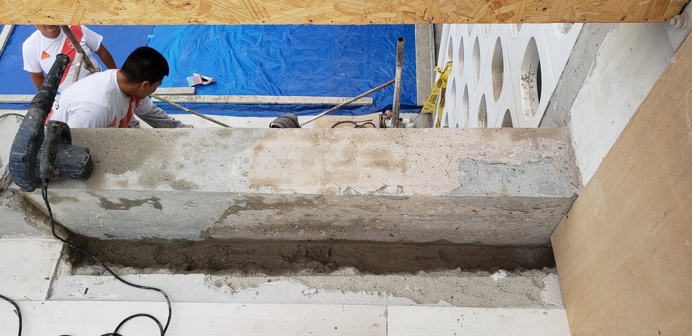 Refuerzo con fibra de carbono para volado estructural en casa de playa — foto 4