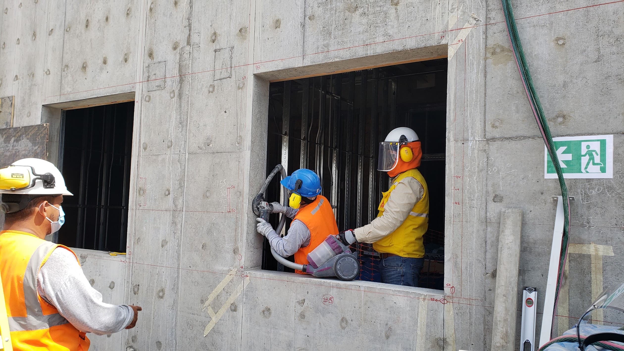Reforzamiento estructural de vanos para ventanas antiexplosión — foto 4