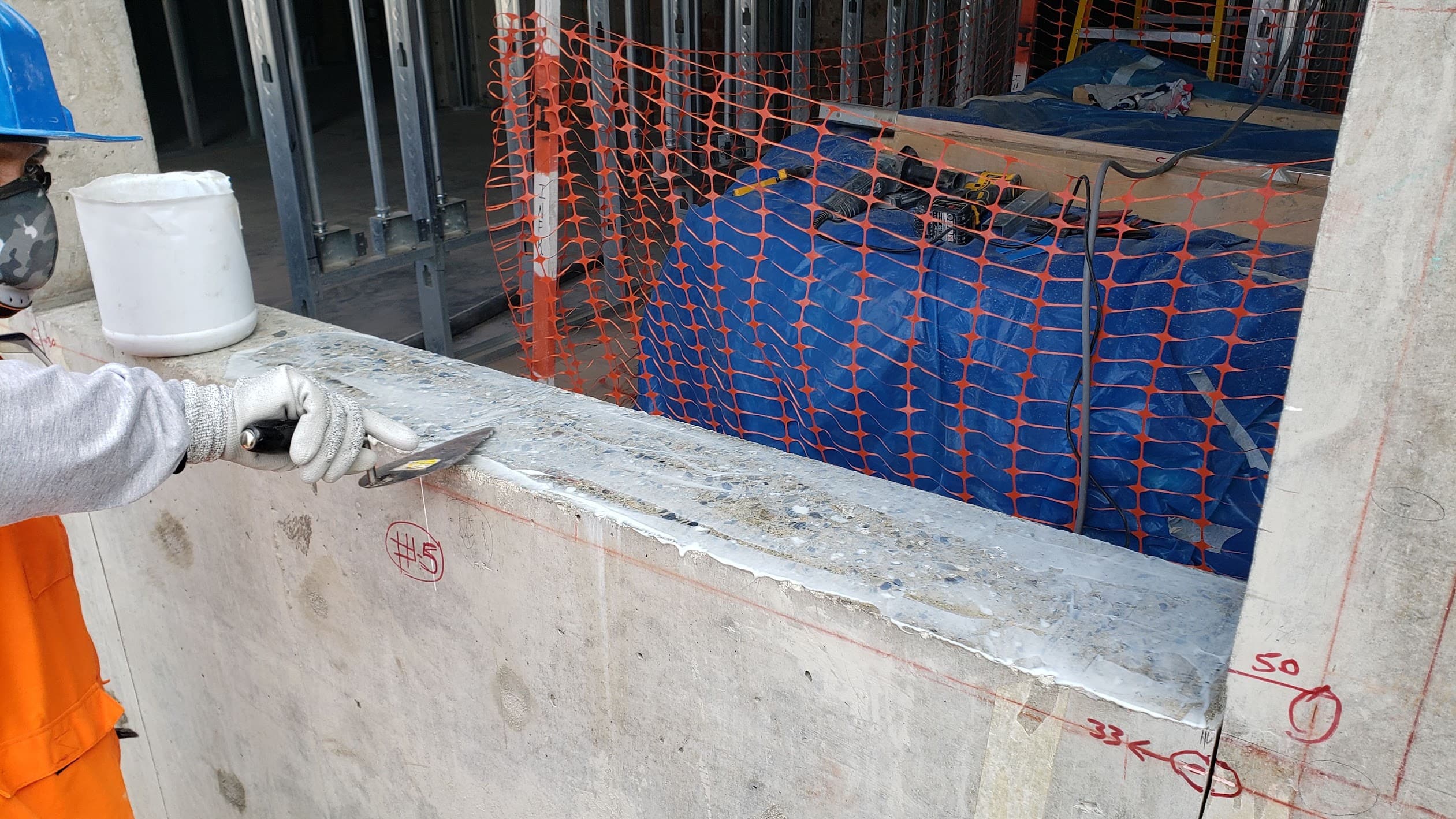 Reforzamiento estructural de vanos para ventanas antiexplosión